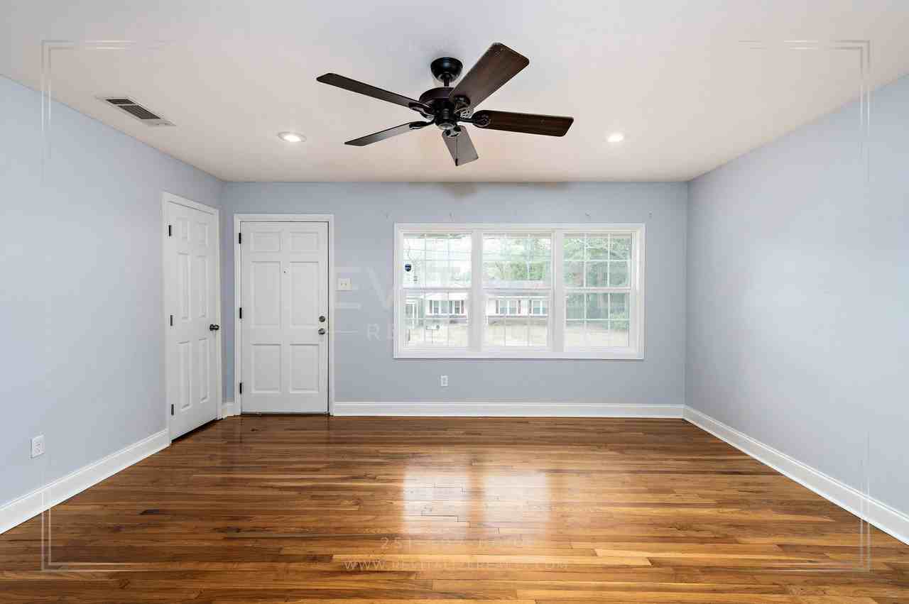 5609 Diane Ct - Photo 4 of 49