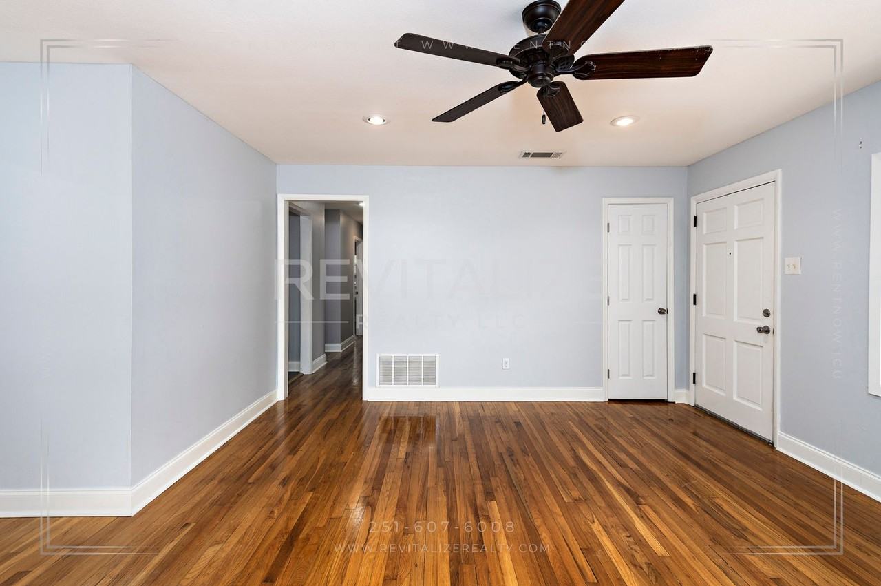 5609 Diane Ct - Photo 6 of 49