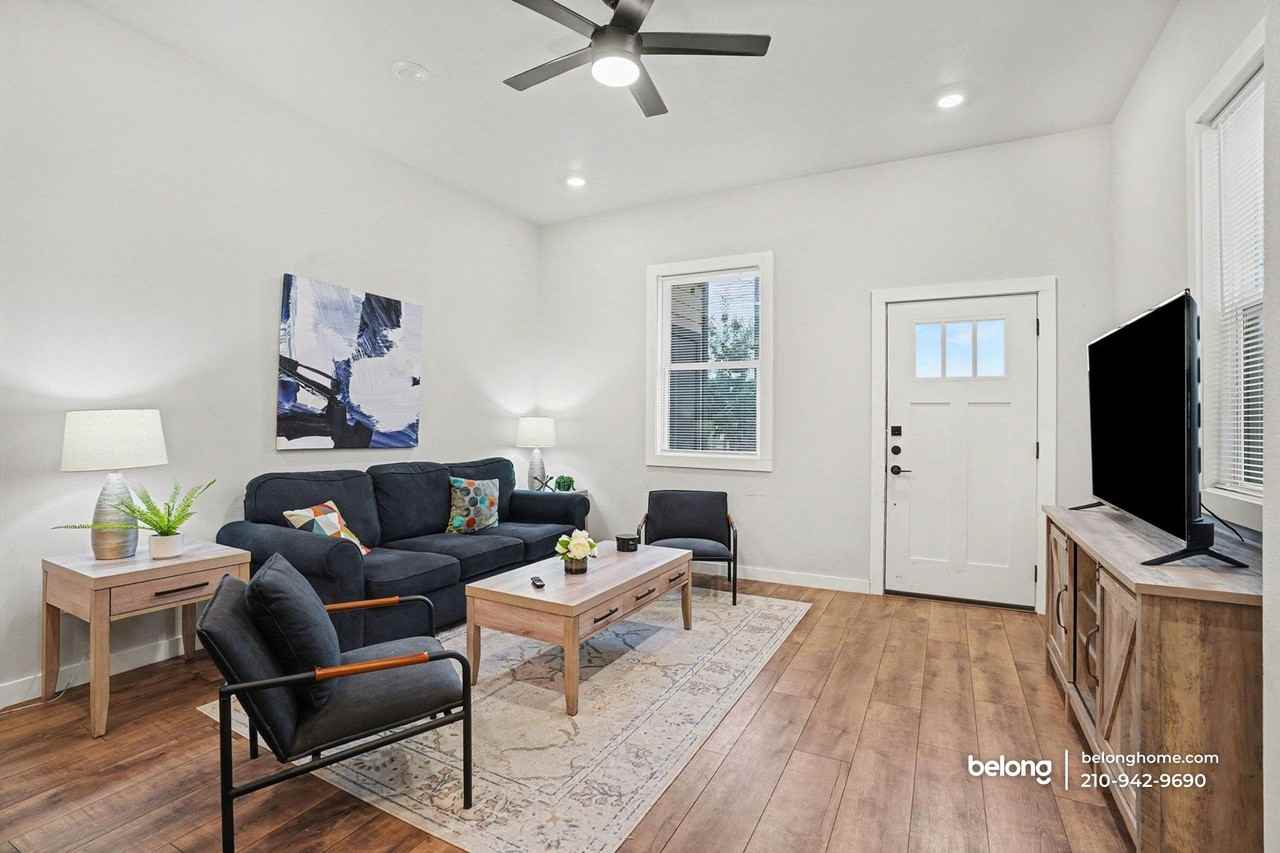 1725 E Crockett St - Photo 5 of 28