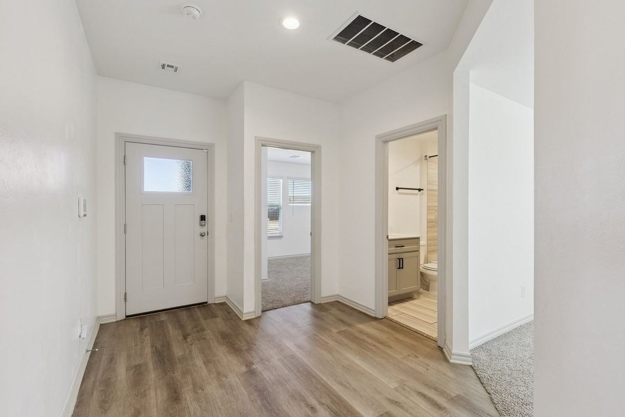 7512 Nw 144th Cir - Photo 6 of 50