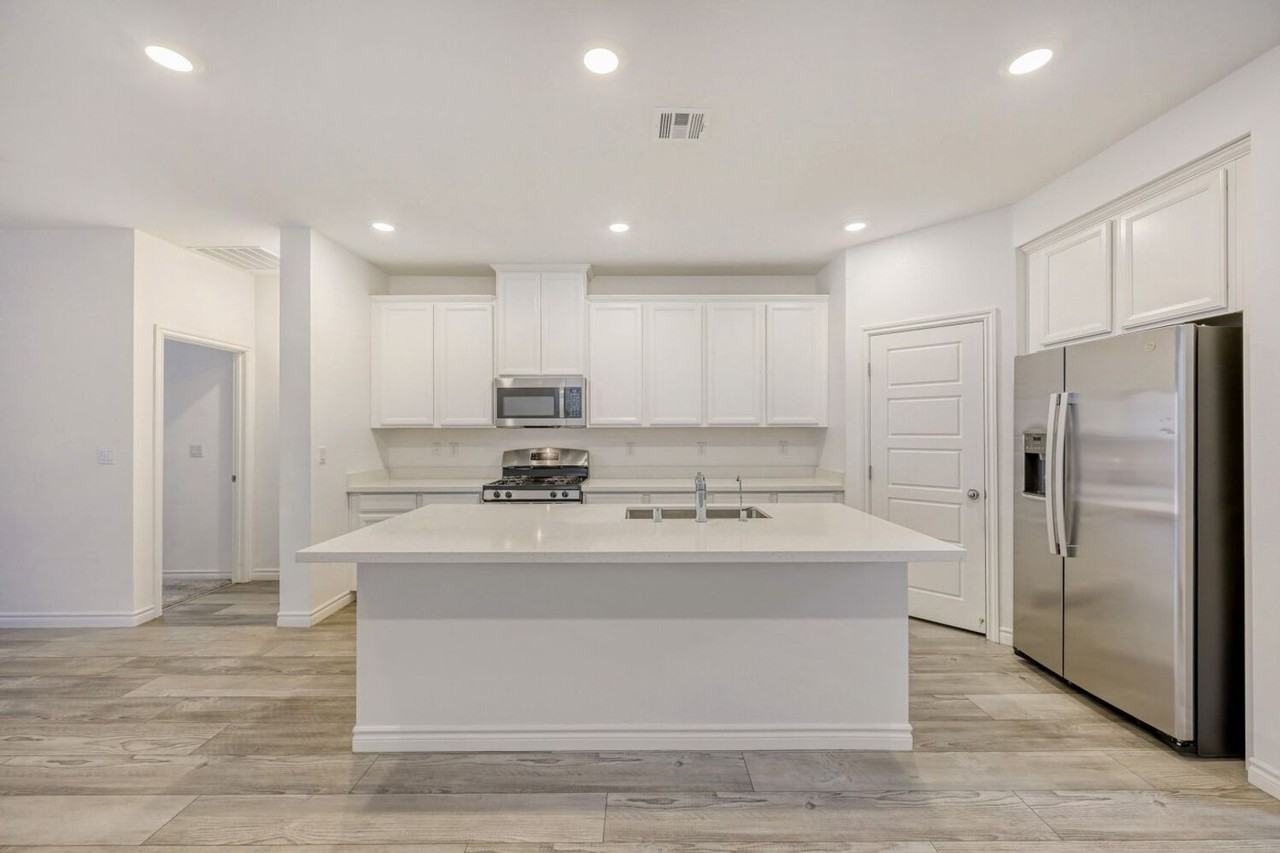 6848 Stagehand Ave - Photo 3 of 22