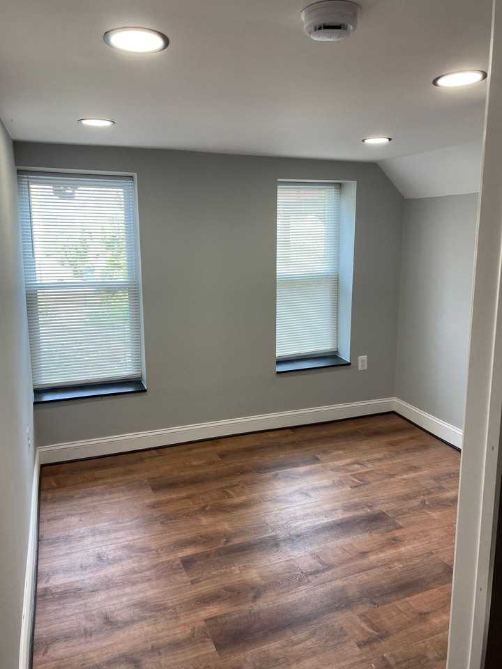 1211 Poplar Grove Street - Photo 5 of 8