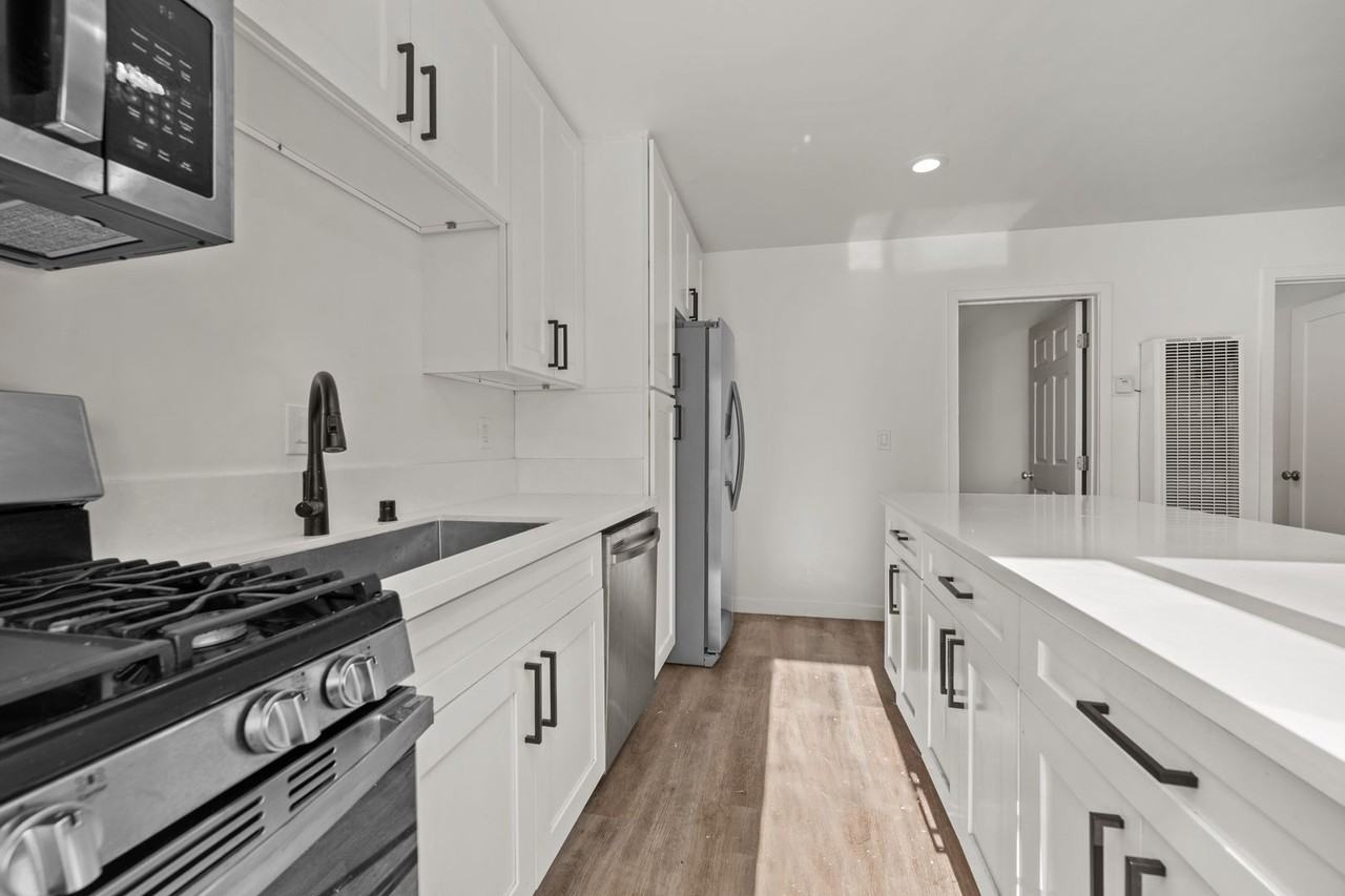 6414 Cleo St - Photo 2 of 17