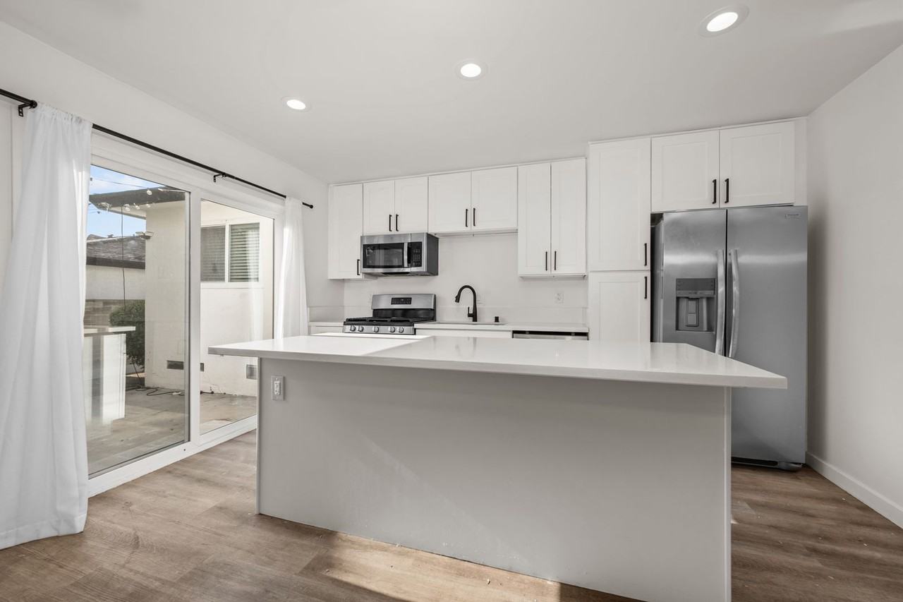 6414 Cleo St - Photo 5 of 17