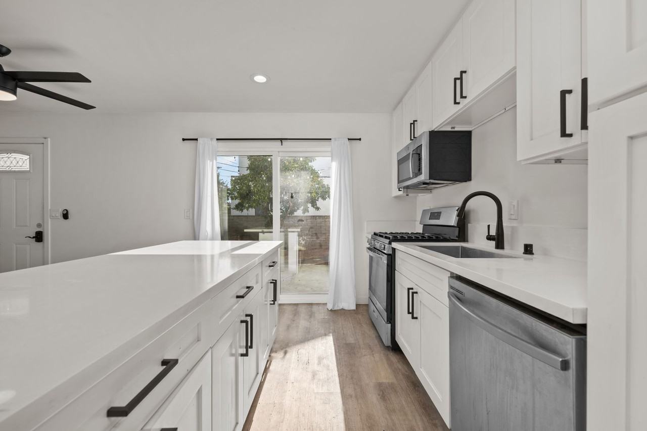 6414 Cleo St - Photo 6 of 17