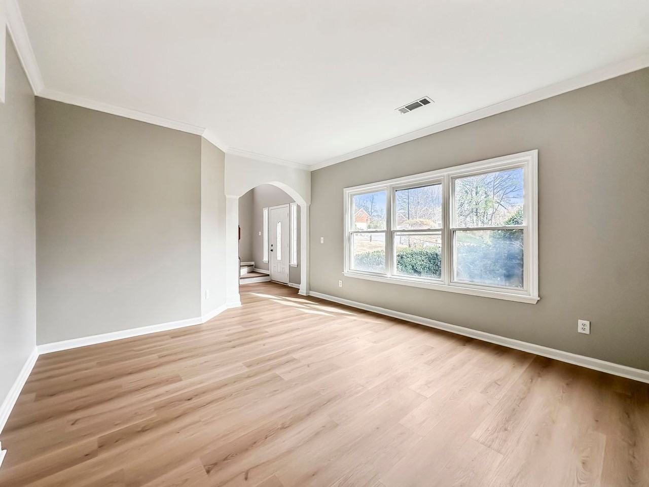 340 Belmont Chase Ct - Photo 3 of 19