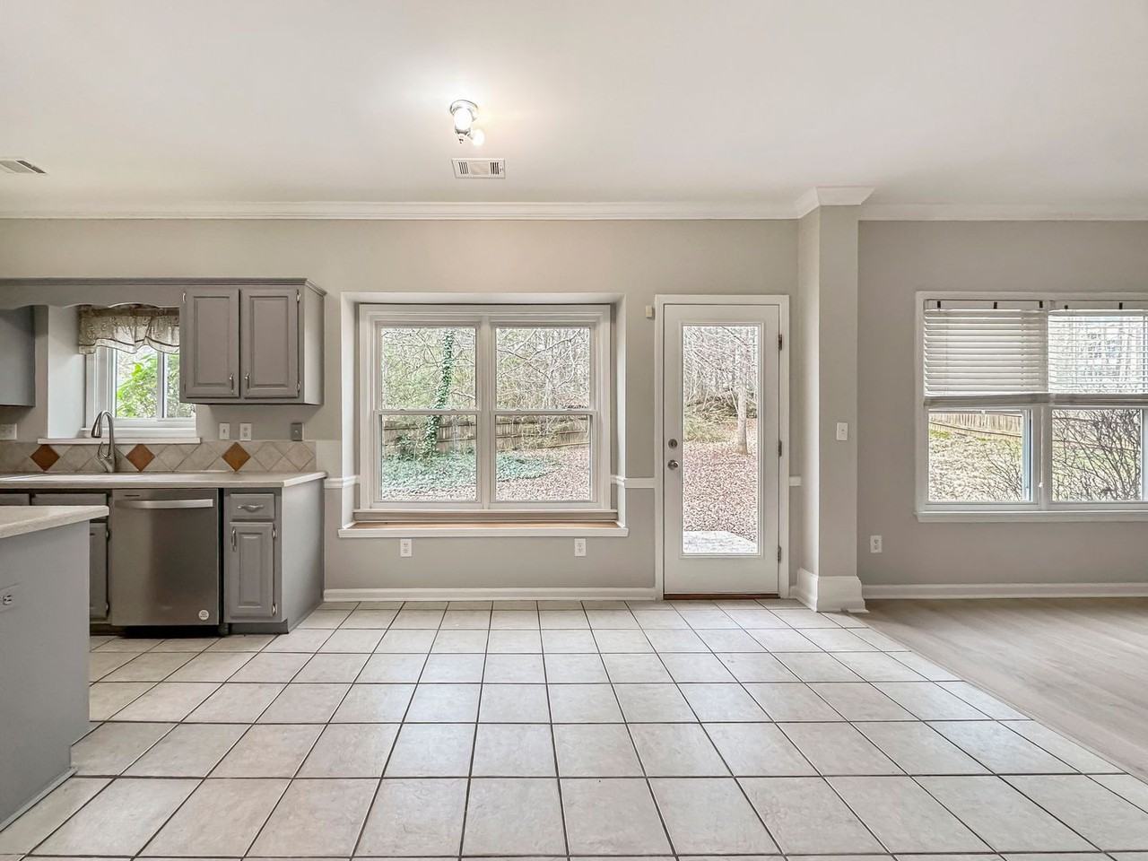 340 Belmont Chase Ct - Photo 6 of 19