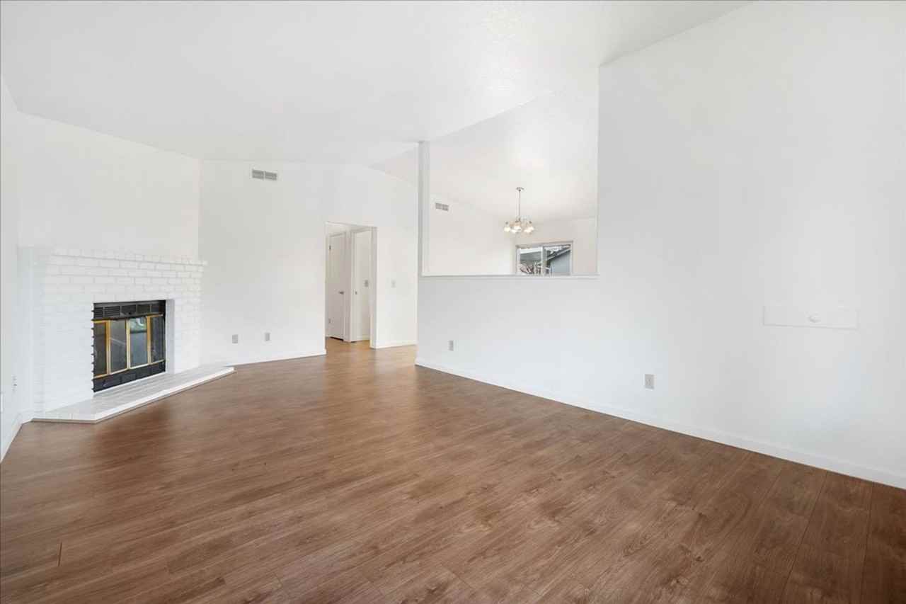 1025 Marston St - Photo 6 of 27