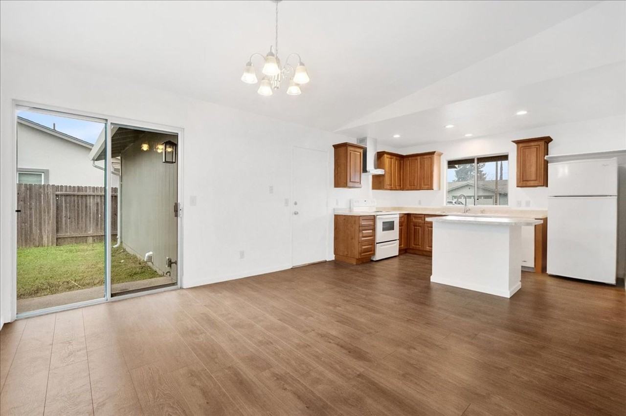 1025 Marston St - Photo 7 of 27