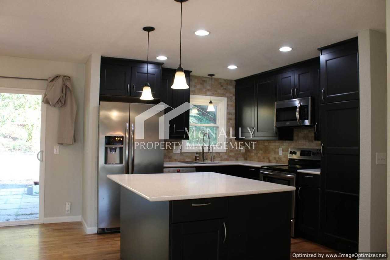 223 Del Monte Ave - Photo 3 of 19