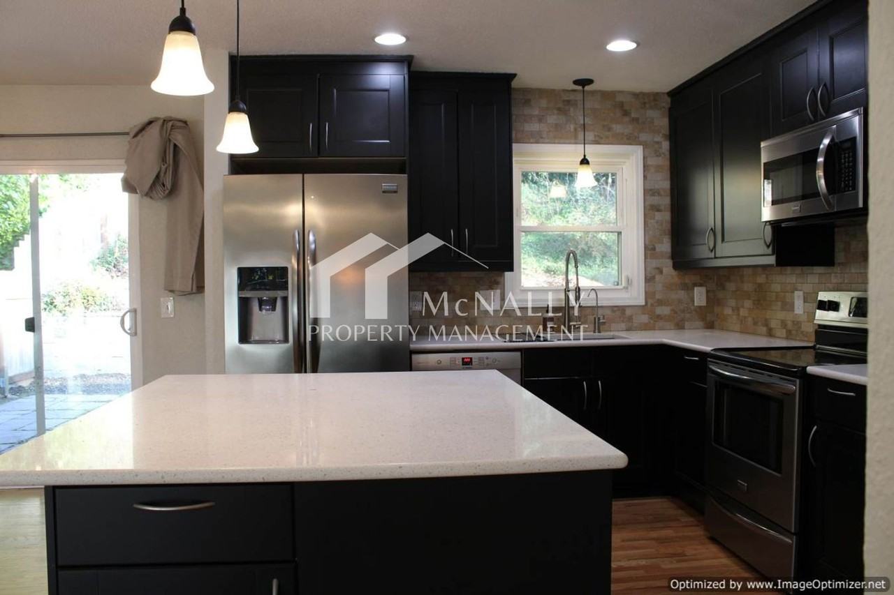 223 Del Monte Ave - Photo 4 of 19