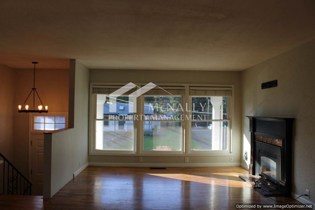 223 Del Monte Ave - Photo 6 of 19