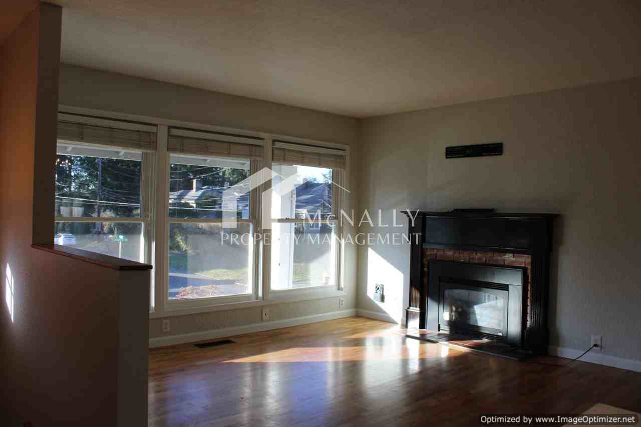 223 Del Monte Ave - Photo 7 of 19