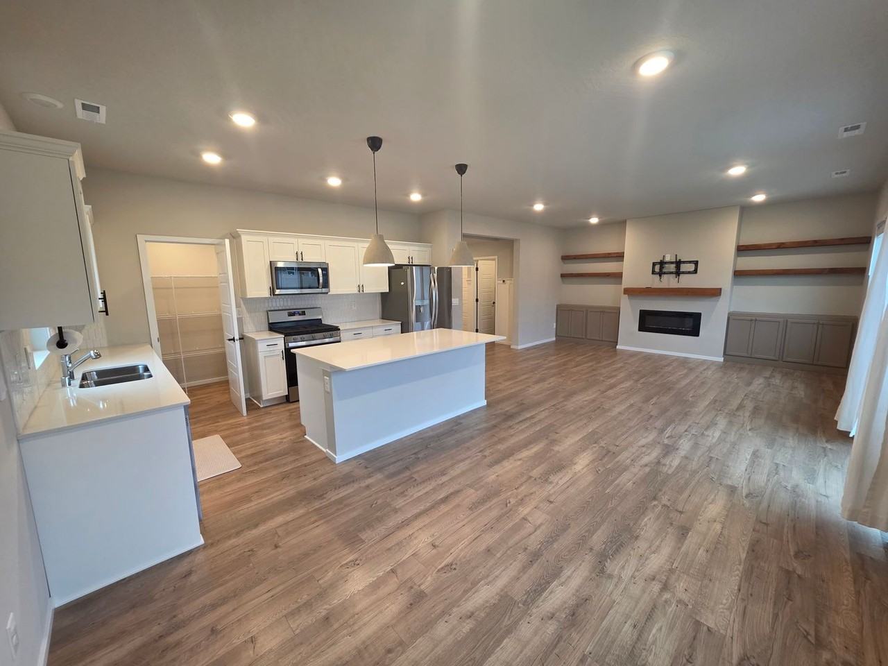 5906 W Yorktown Ln - Photo 4 of 27