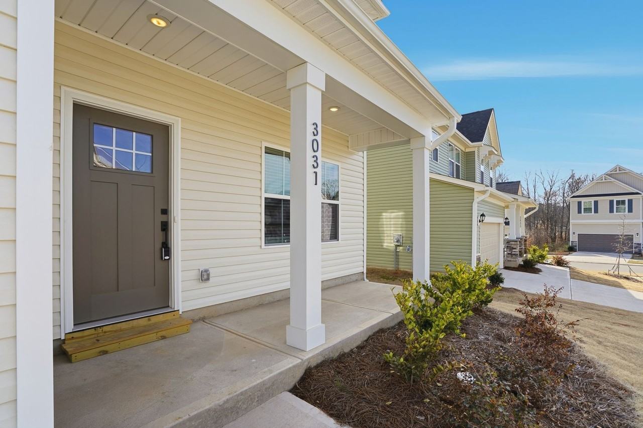 3031 Breslin St - Photo 5 of 50