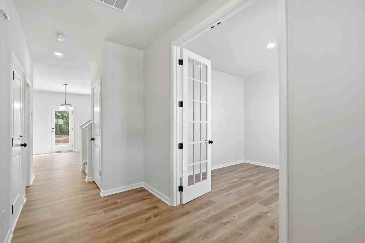 3031 Breslin St - Photo 6 of 50