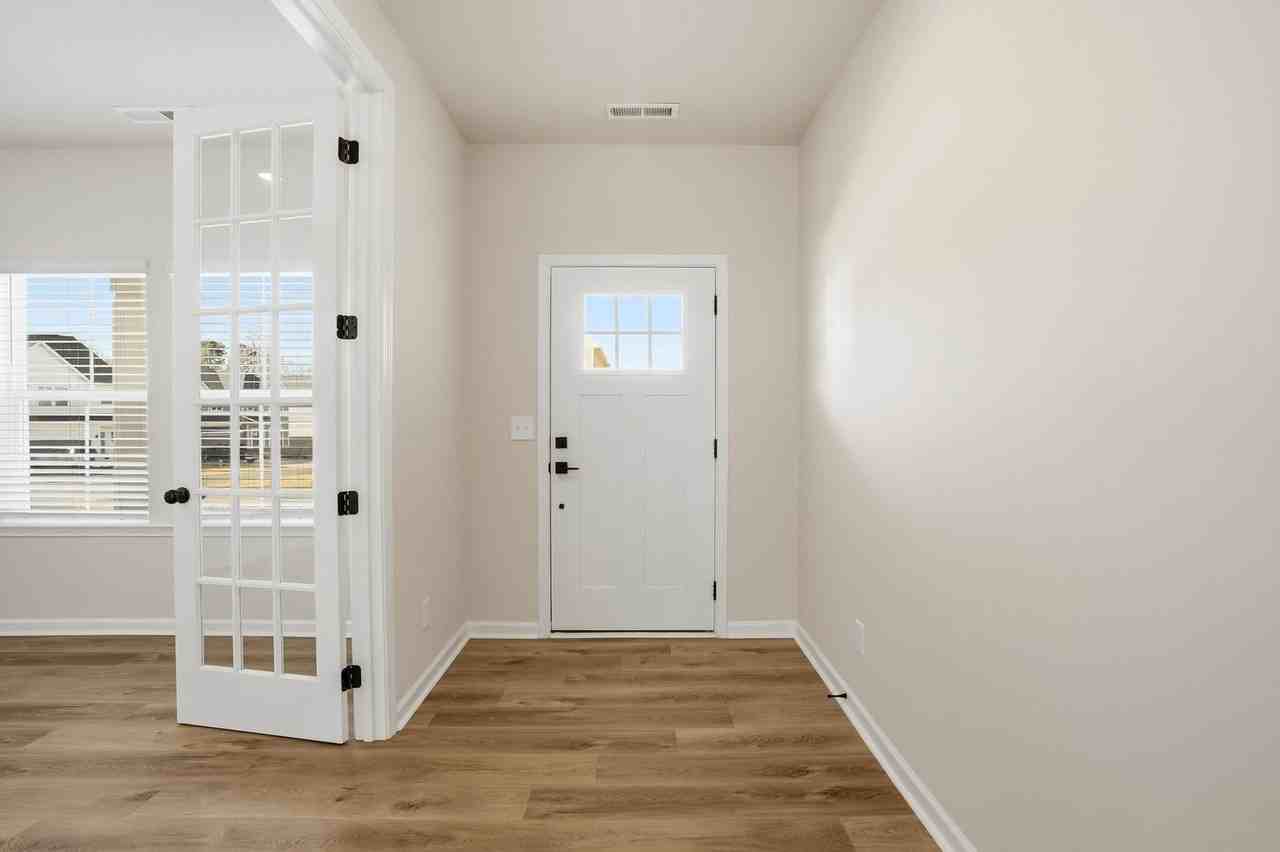 3031 Breslin St - Photo 7 of 50