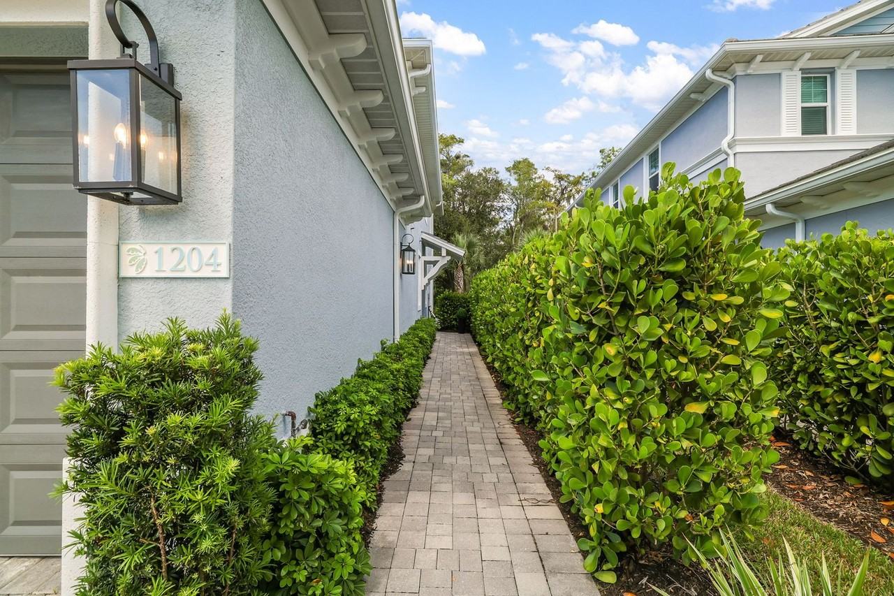 2614 Seychelles Cir - Photo 3 of 50