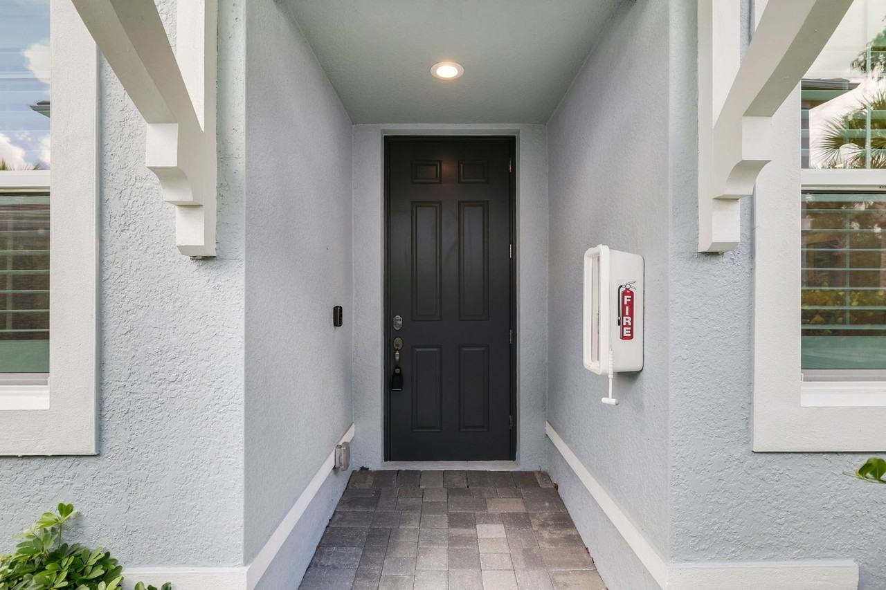 2614 Seychelles Cir - Photo 4 of 50