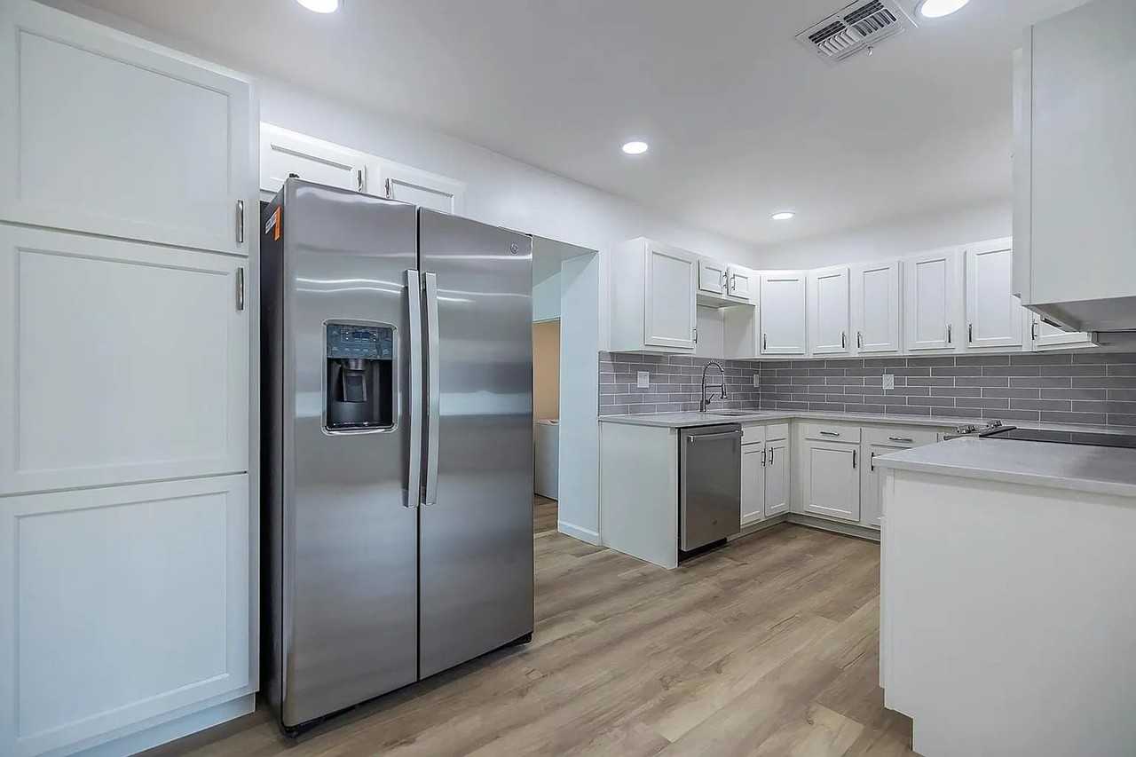 948 E. Waverly St. - Photo 6 of 18