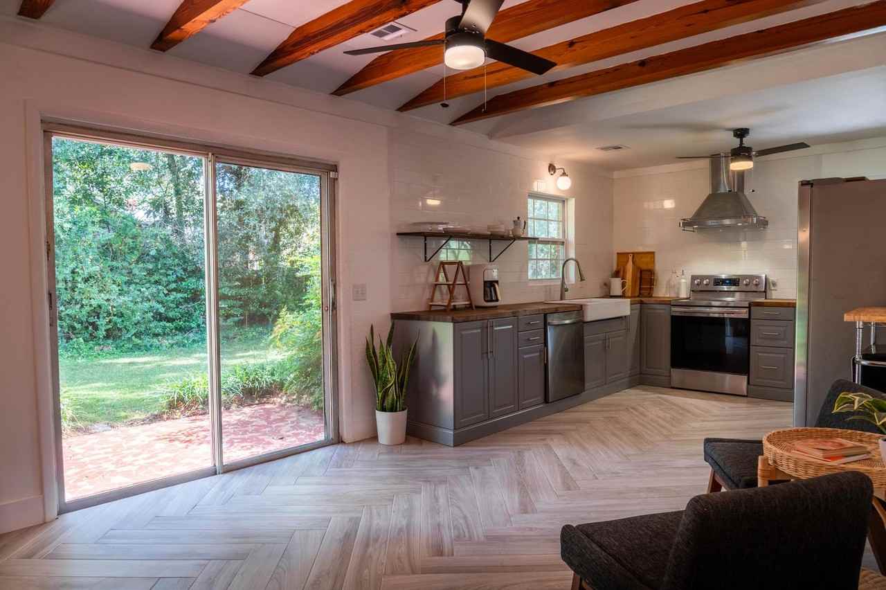 901 White Ave Se - Photo 5 of 13