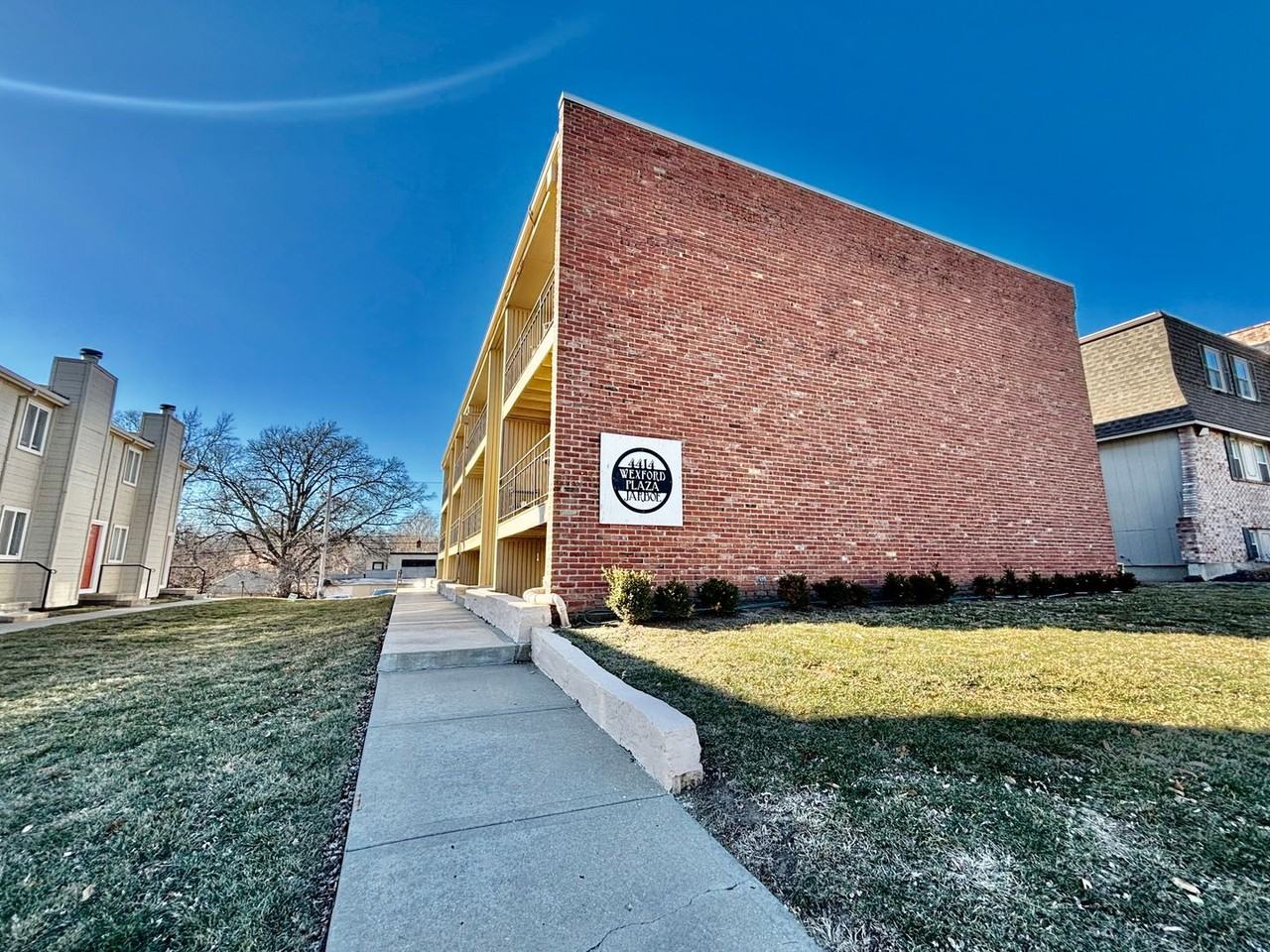 Wexford Plaza - Photo 2 of 18