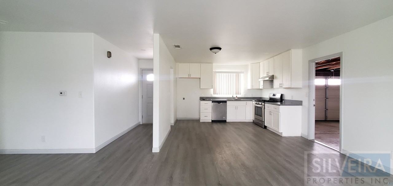 4564 S Bradley Rd - Photo 5 of 33