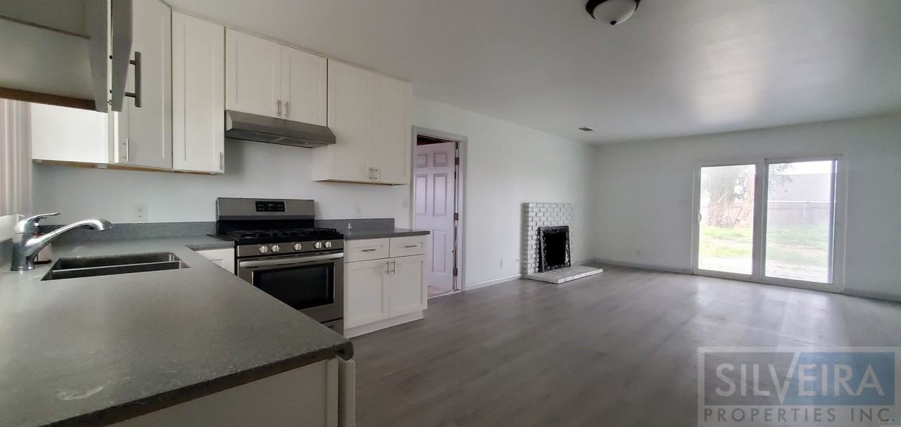 4564 S Bradley Rd - Photo 7 of 33