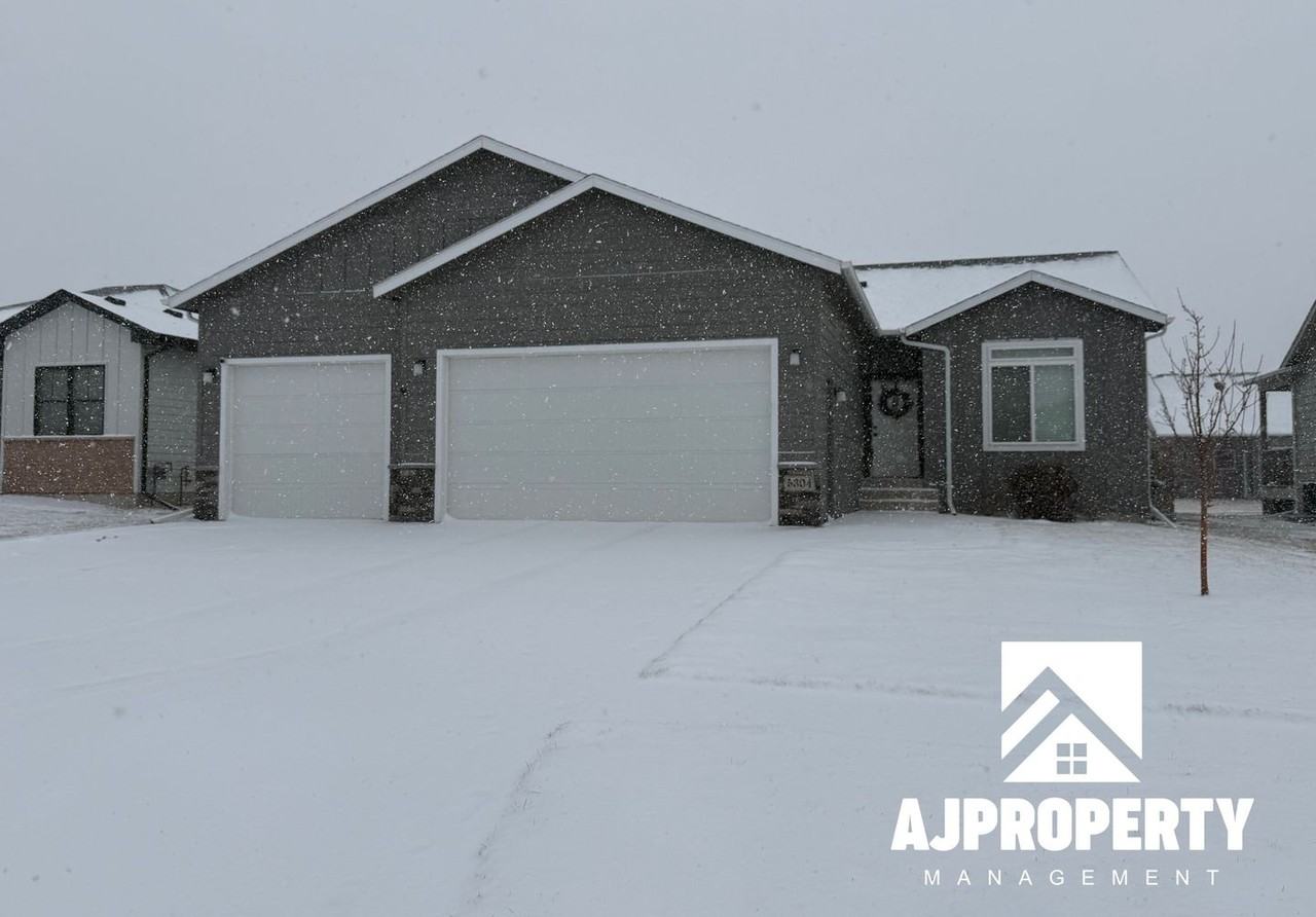 5304 S Spirea Ave - Photo 2 of 24