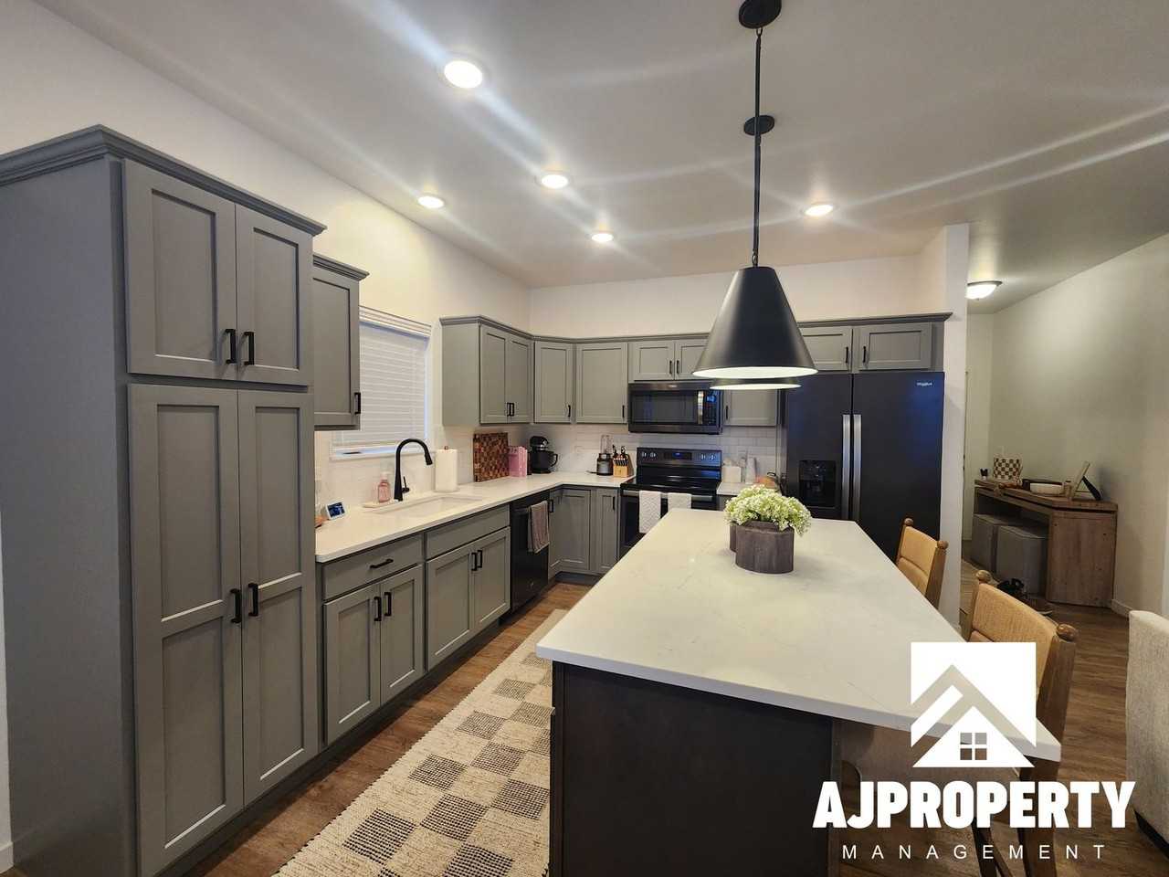 5304 S Spirea Ave - Photo 4 of 24