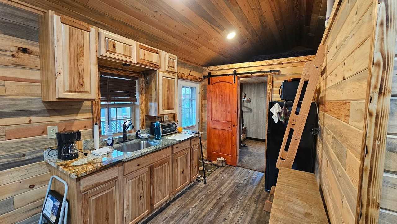 220 1st Ave Ne - Photo 2 of 13