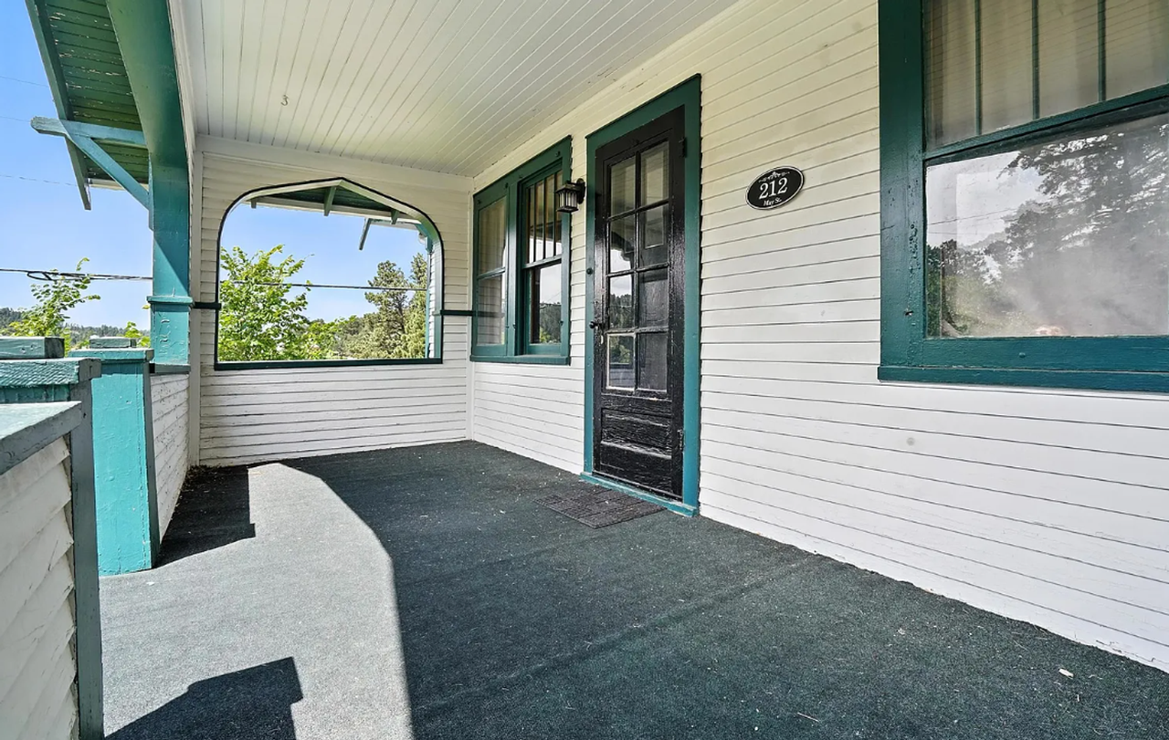 212 May St - Photo 4 of 45