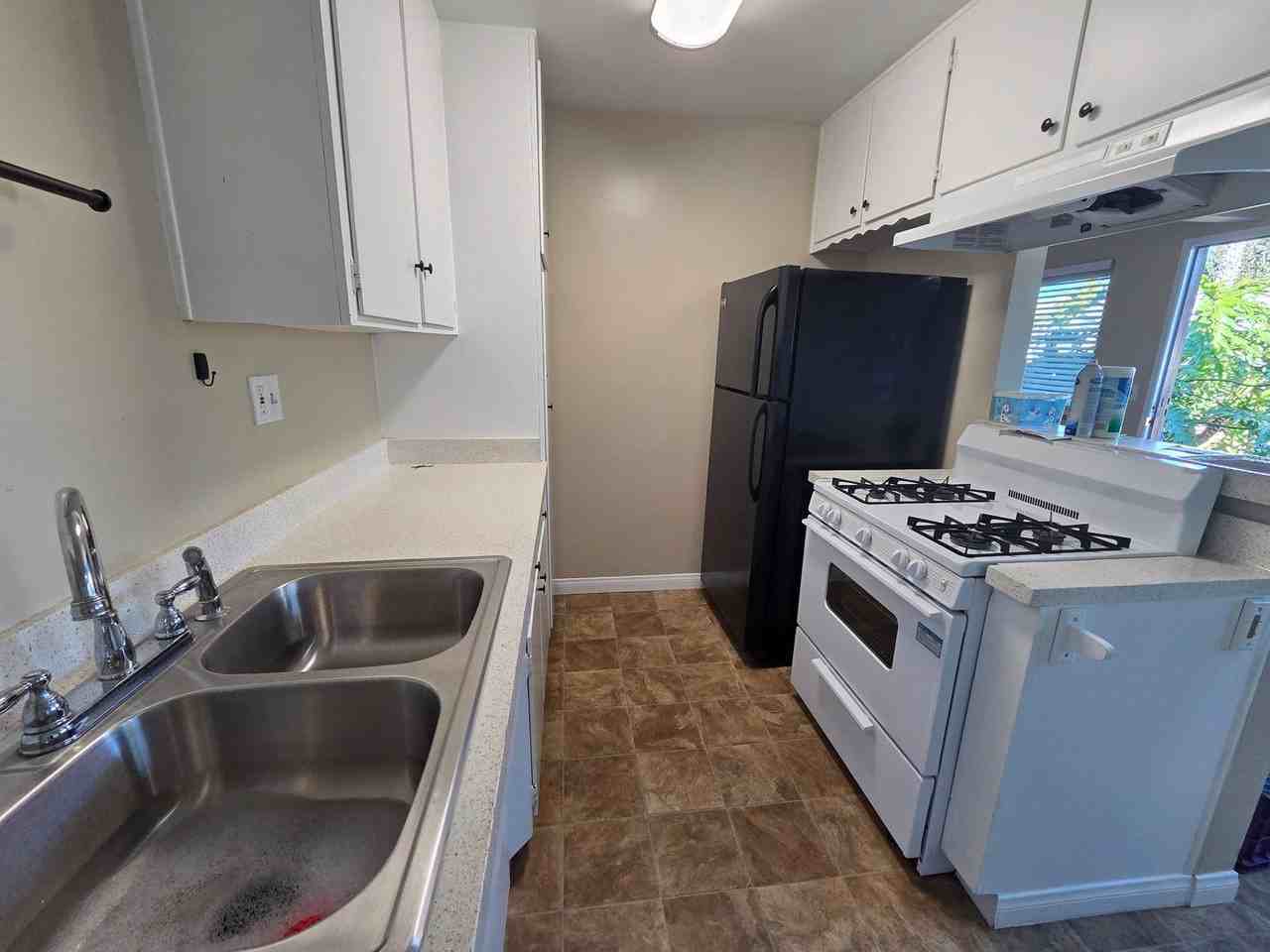 1162 Florence St - Photo 3 of 12