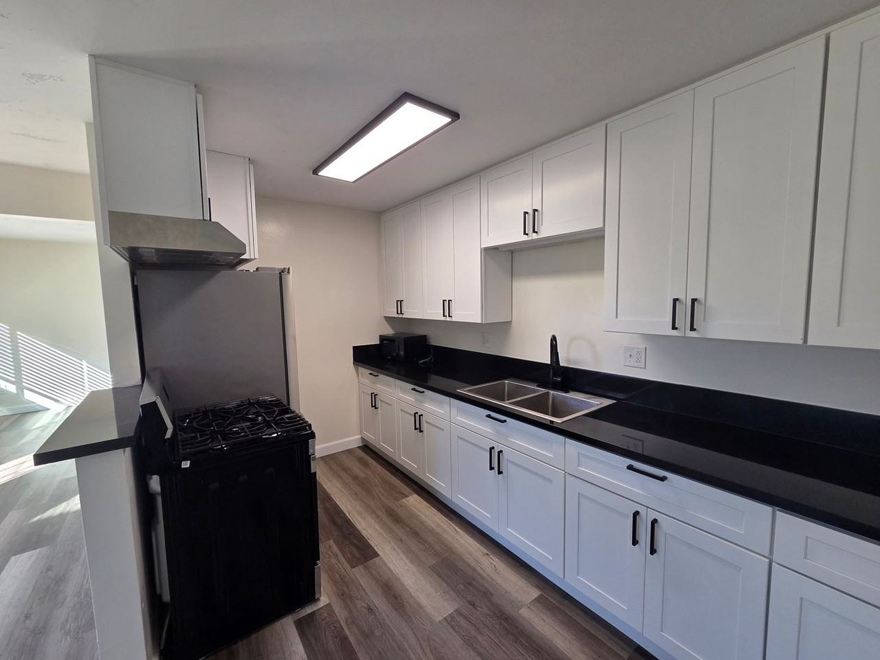 1166 Florence St - Photo 3 of 10