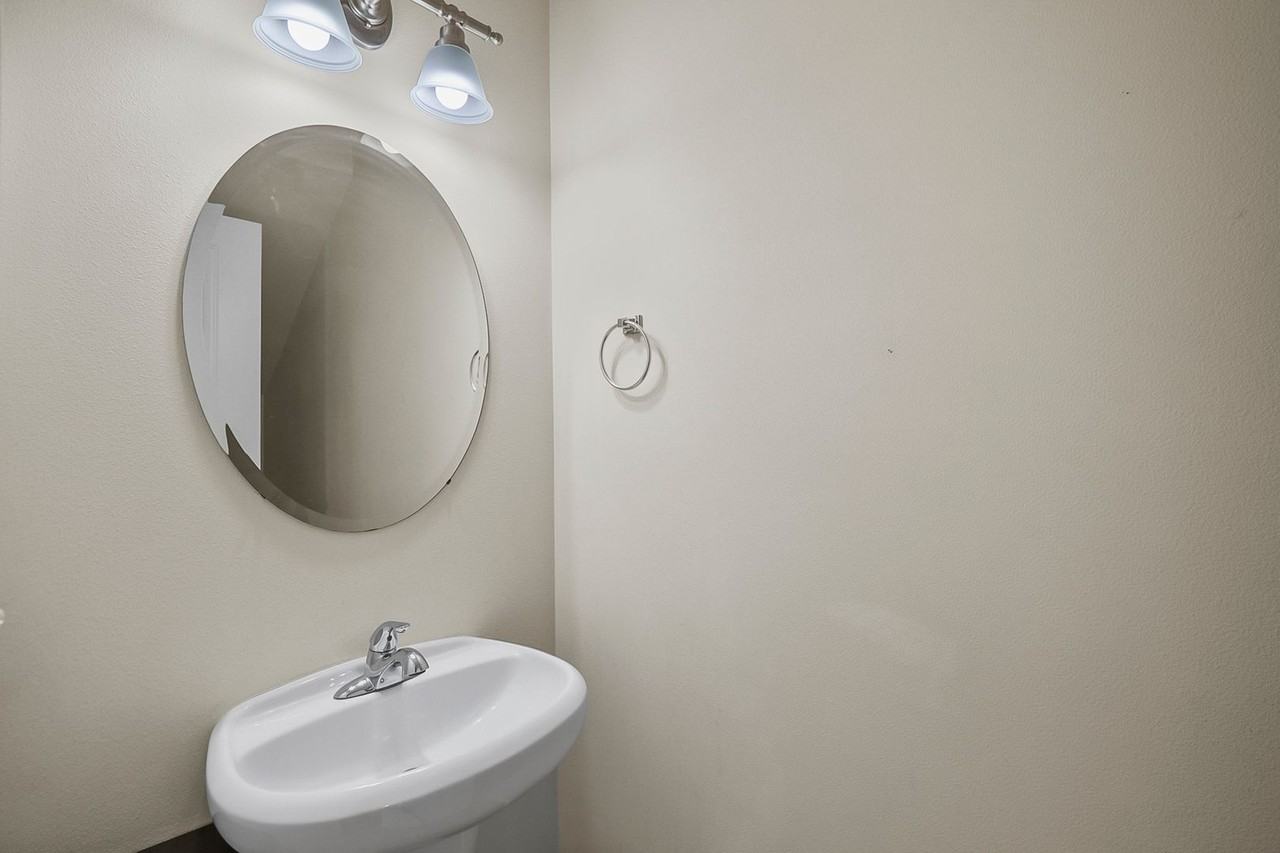 8424 10th Pl Se - Photo 4 of 39