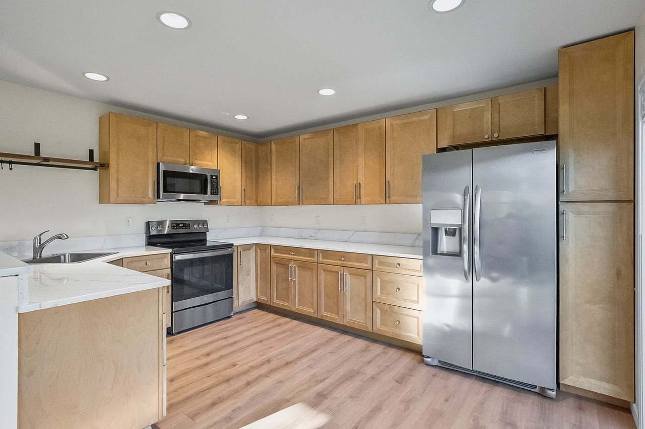 8424 10th Pl Se - Photo 7 of 39