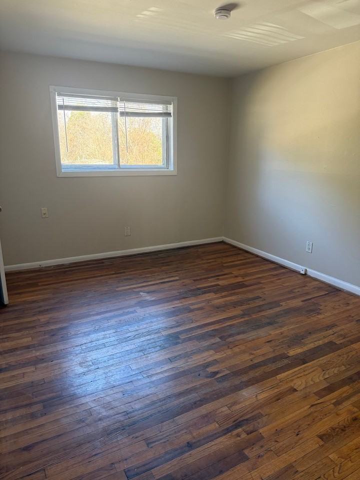 701 S Chapman St - Photo 4 of 8