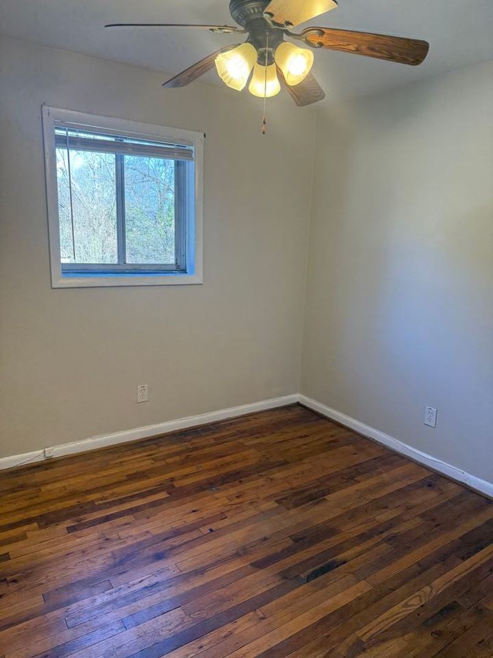 701 S Chapman St - Photo 6 of 8