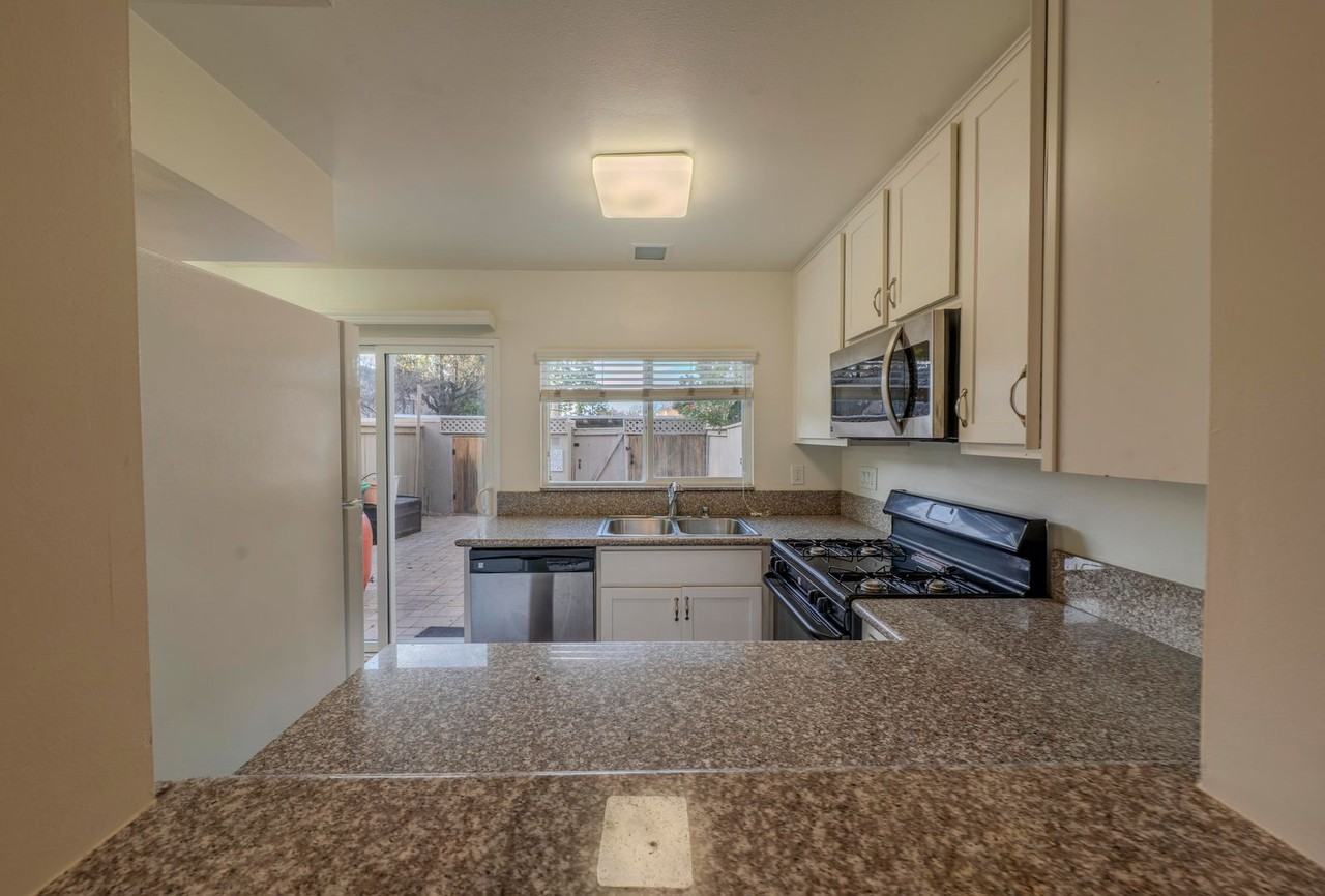 101 W Riverdale Ave - Photo 4 of 26