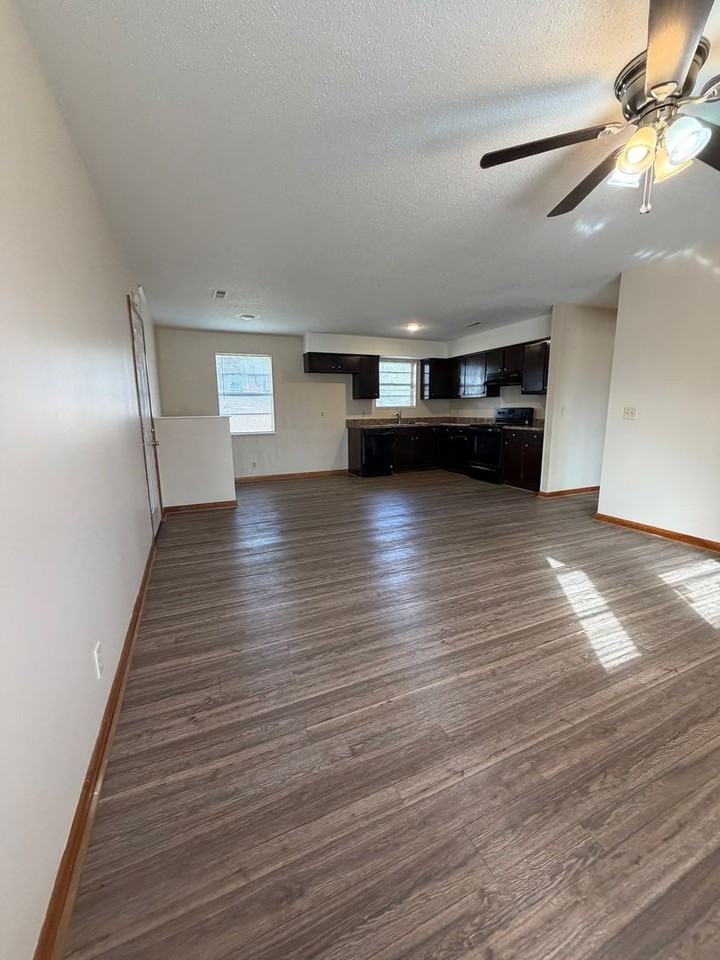 189 Warden Dr - Photo 6 of 28