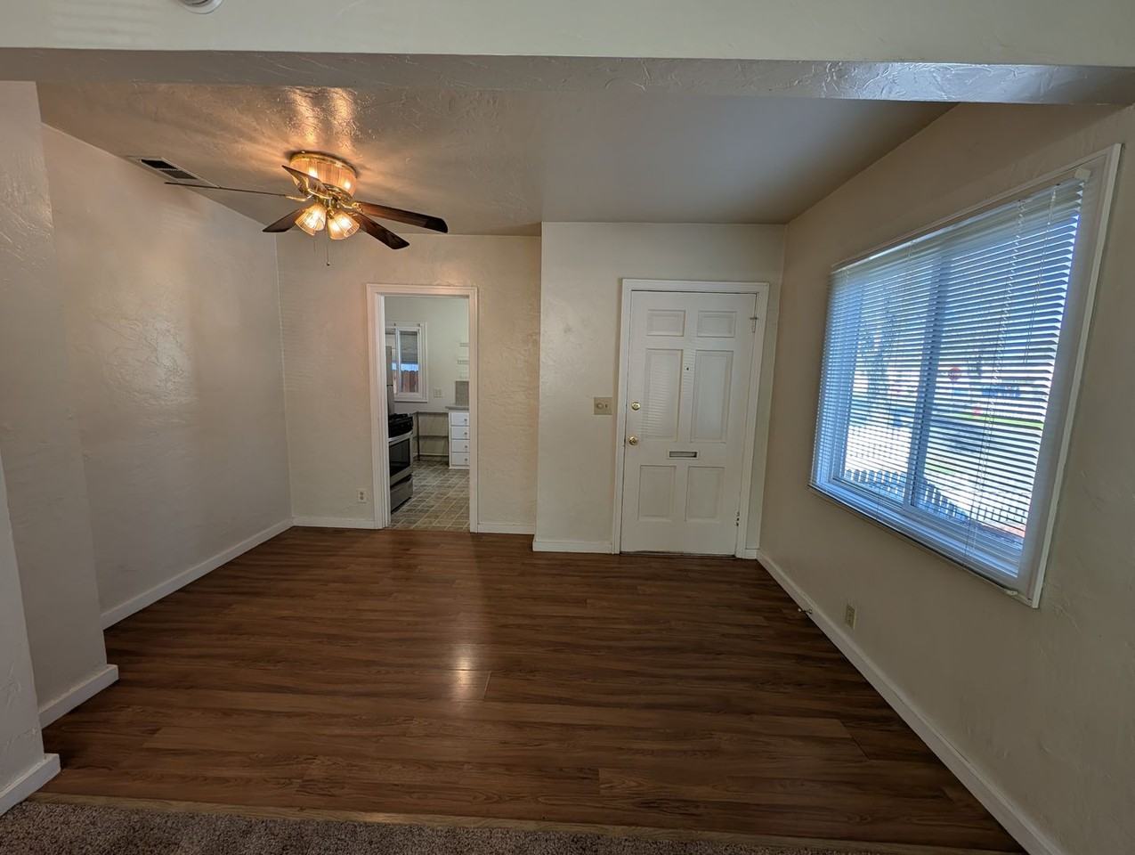 943 State St - Photo 6 of 19