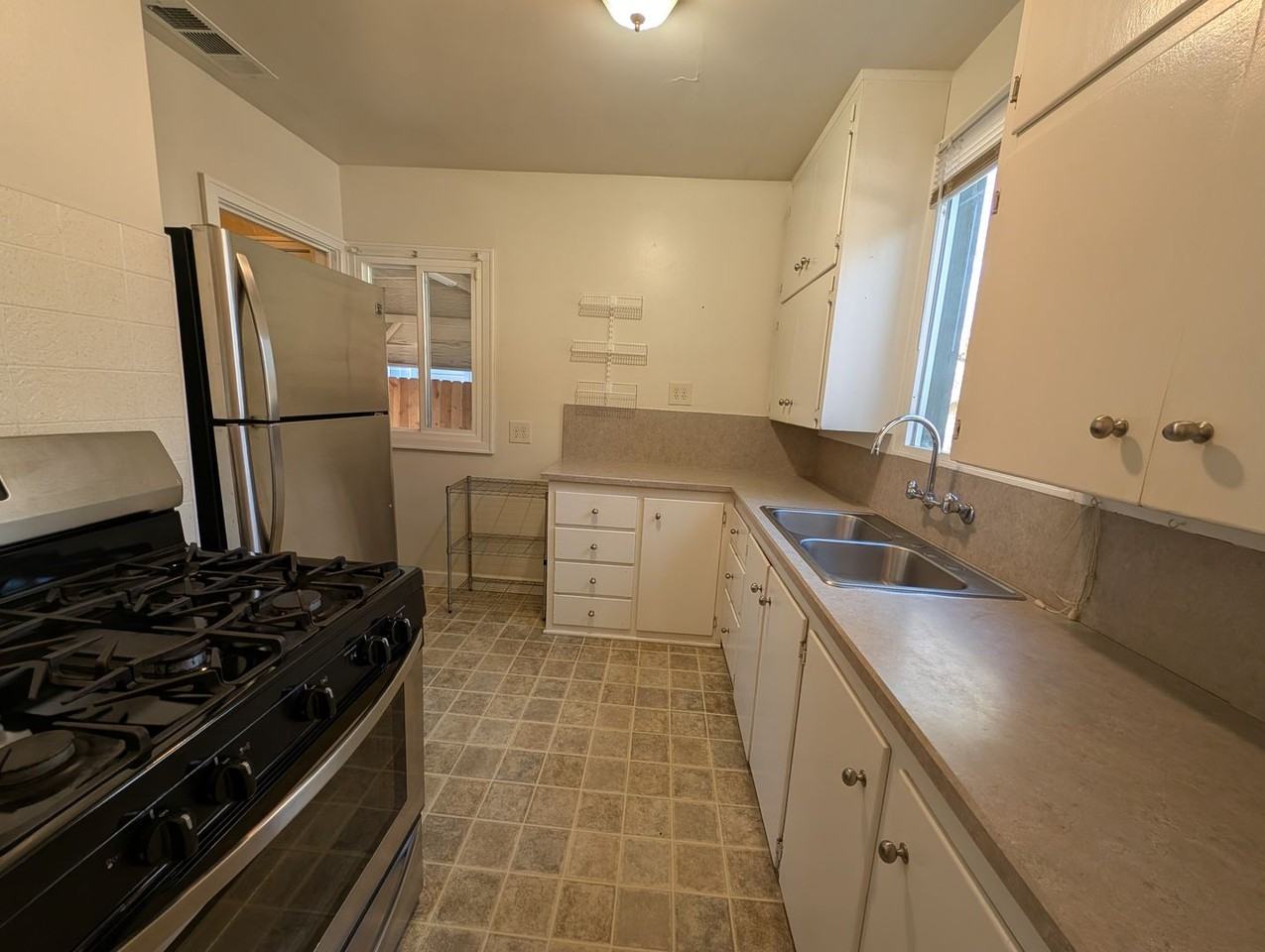 943 State St - Photo 7 of 19