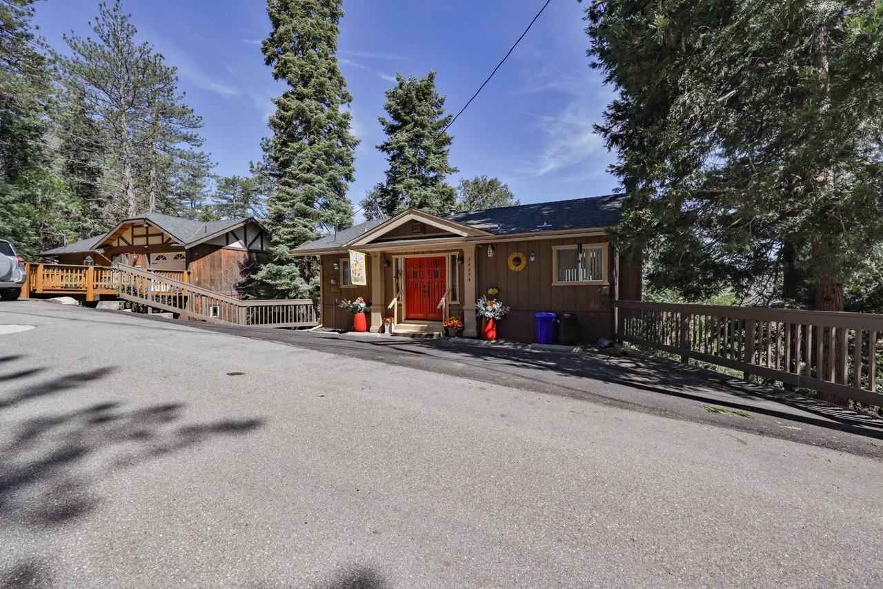 24694 Bernard Dr - Photo 3 of 40