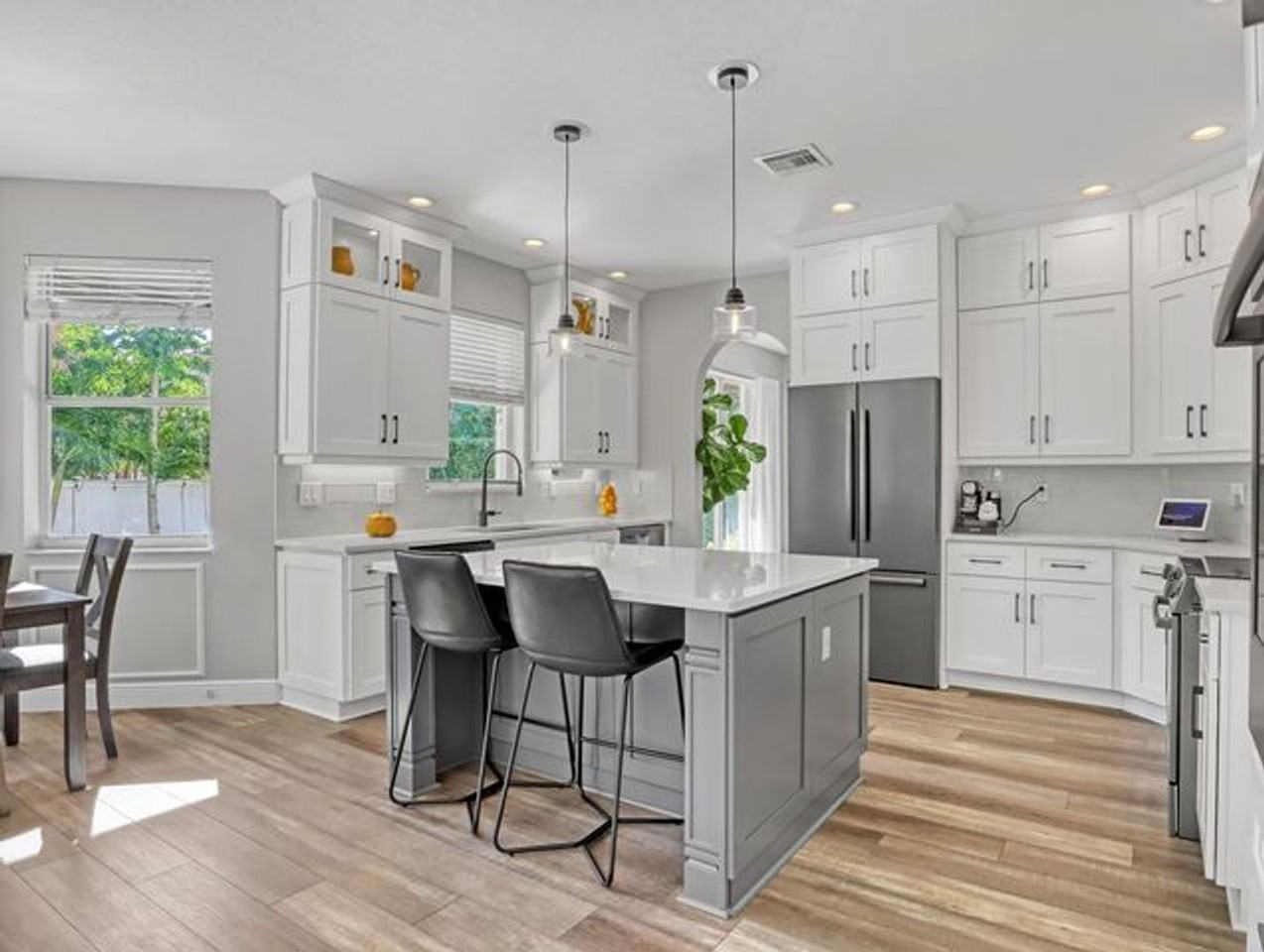 2227 Ridgewood Cir - Photo 3 of 30