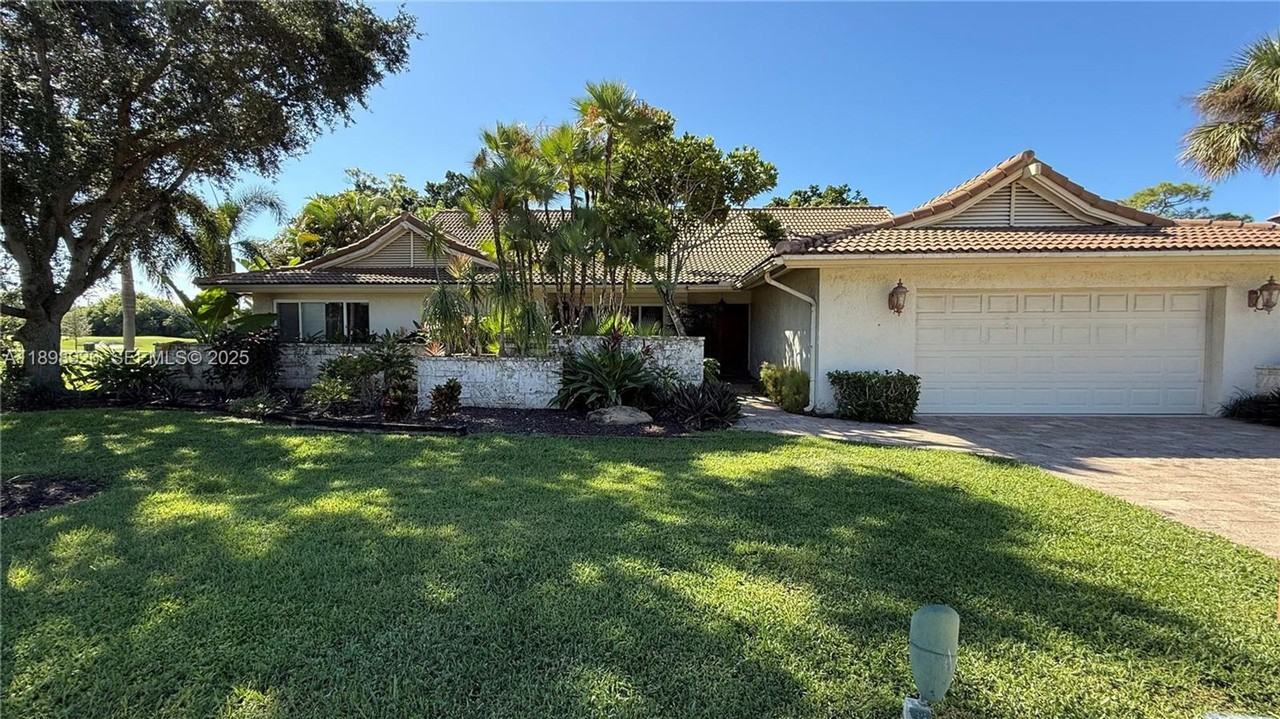 10134 Boca Woods Ln - Photo 5 of 12