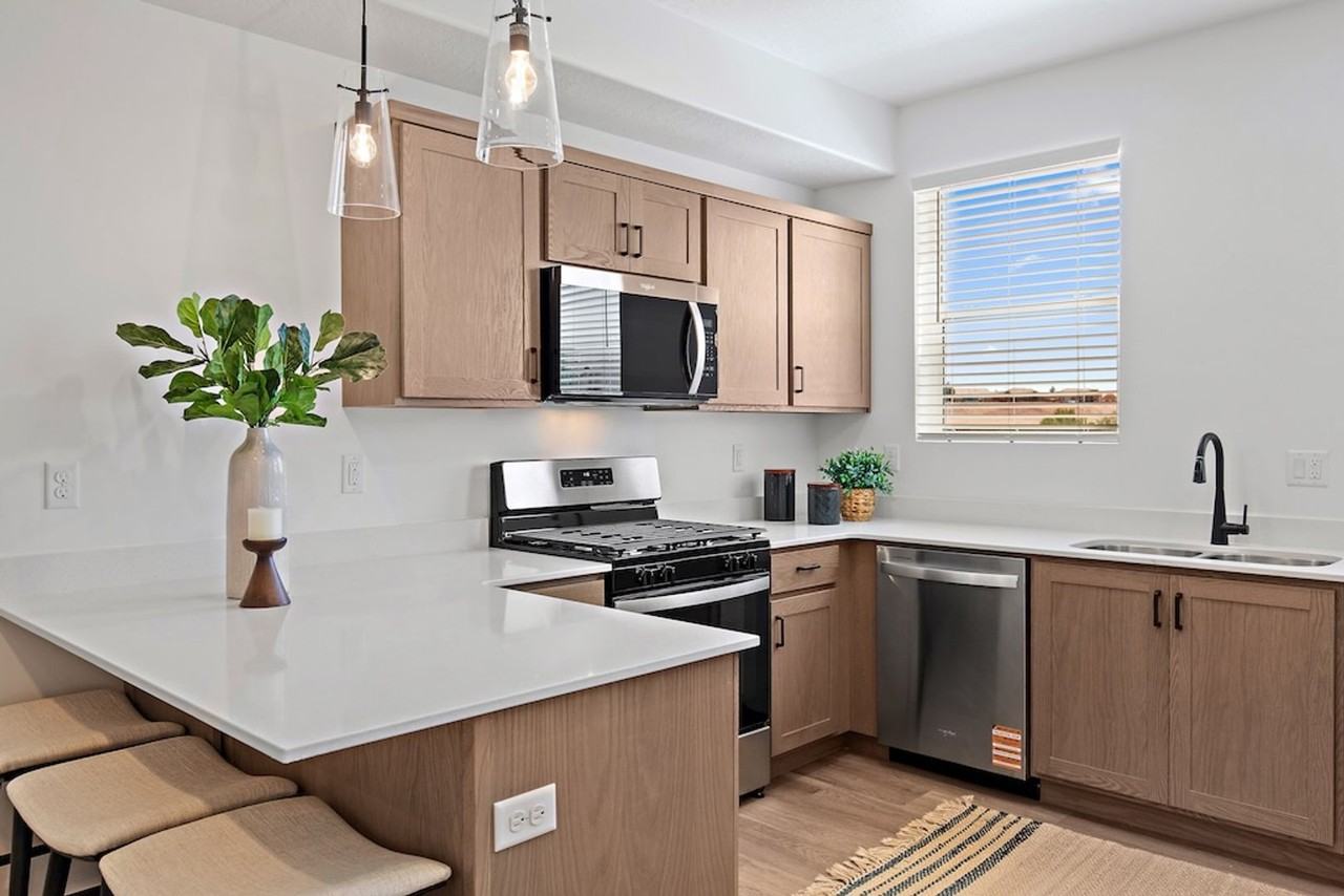 1062 W Albertine Ln - Photo 5 of 17