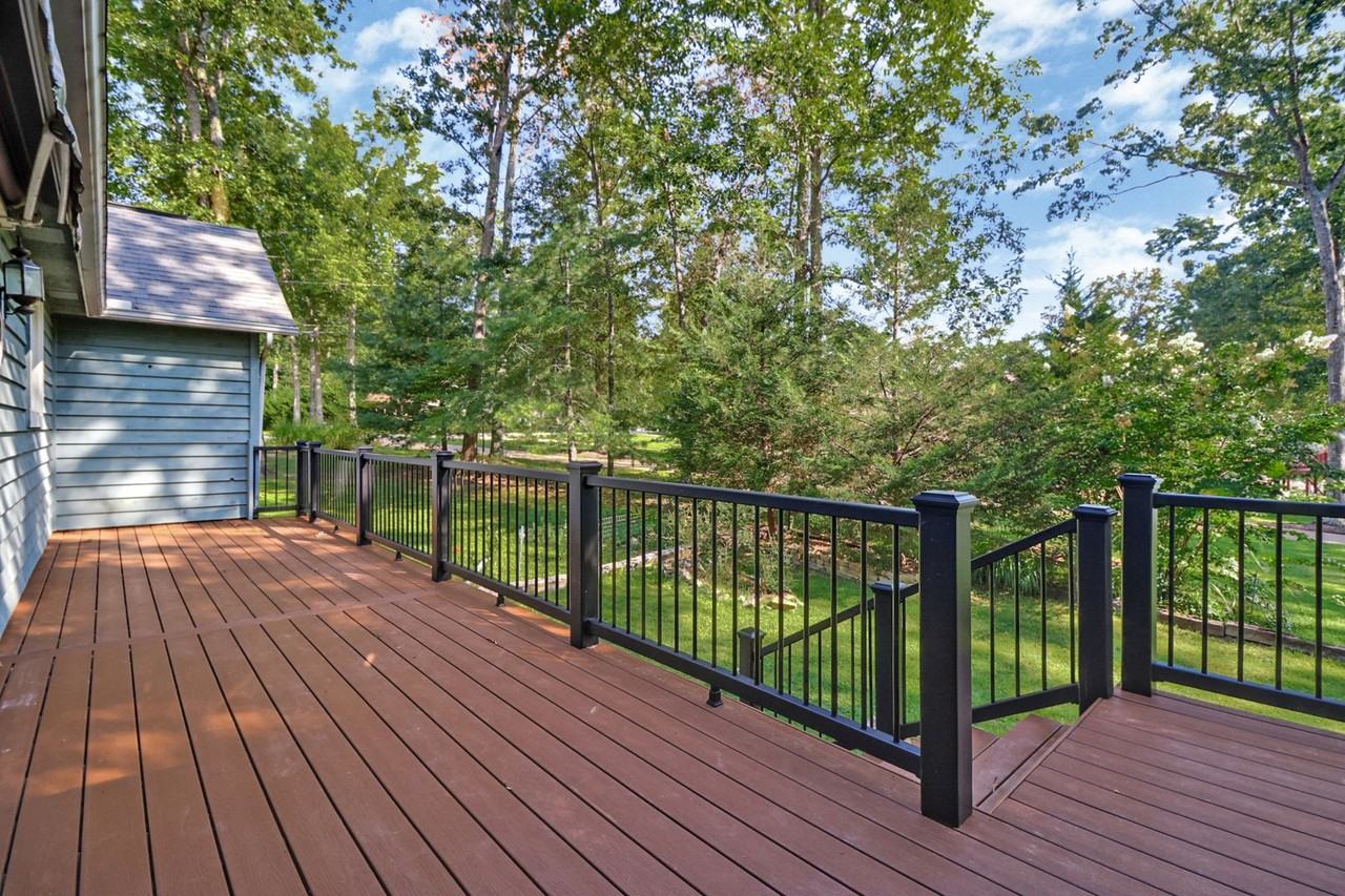 123 Lakeview Dr - Photo 2 of 20