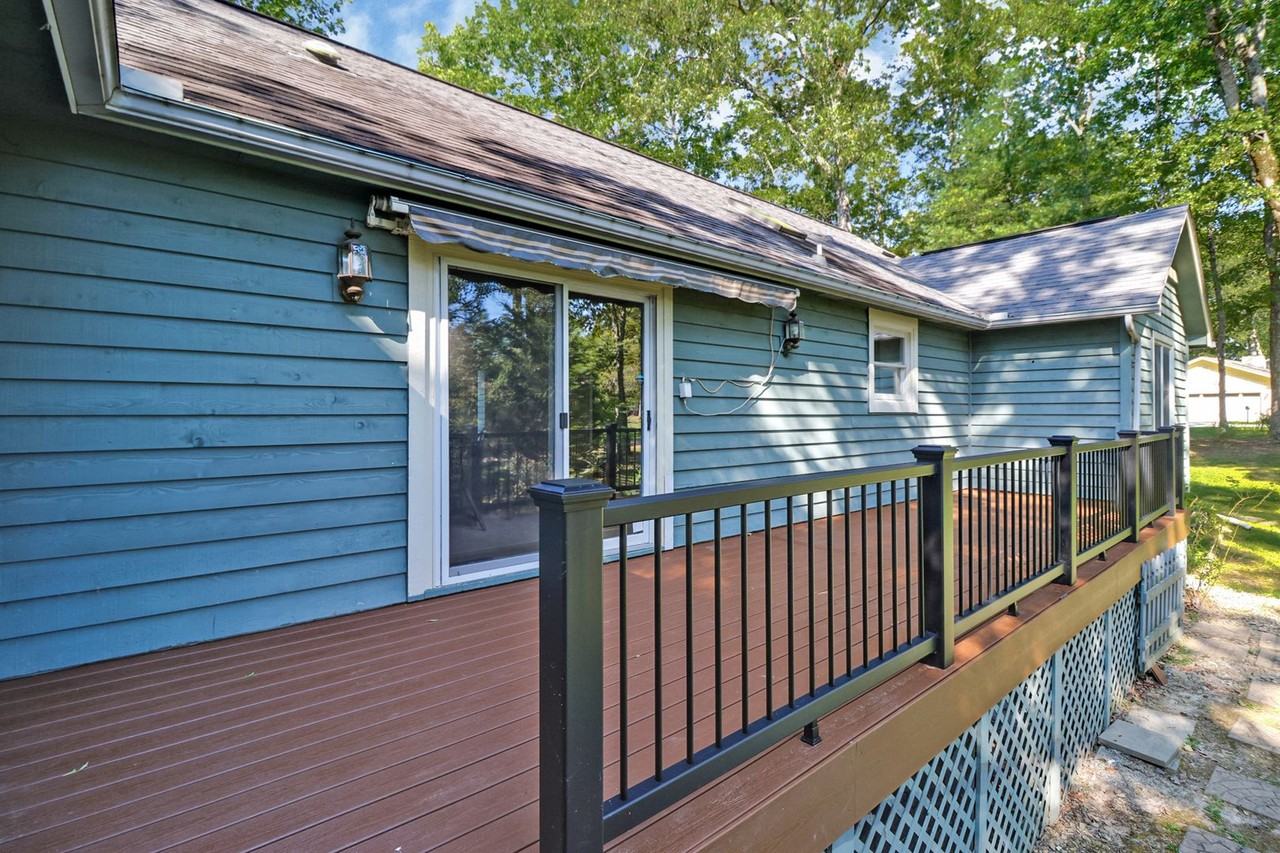 123 Lakeview Dr - Photo 3 of 20