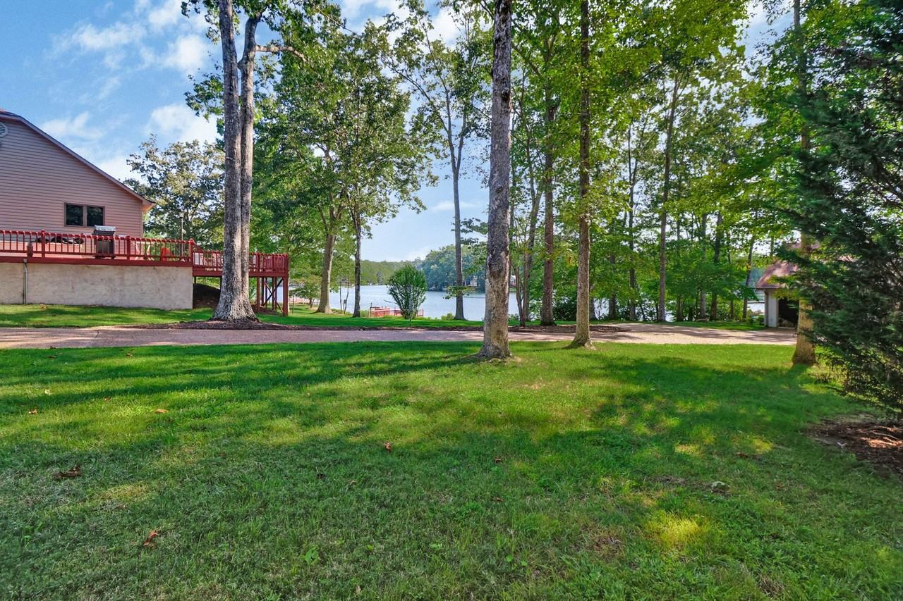 123 Lakeview Dr - Photo 4 of 20