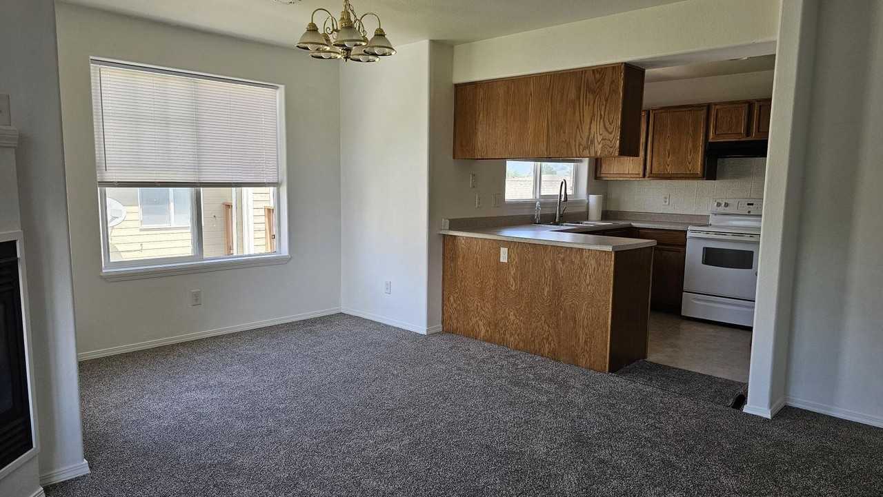 835 Forestglen Dr - Photo 2 of 9